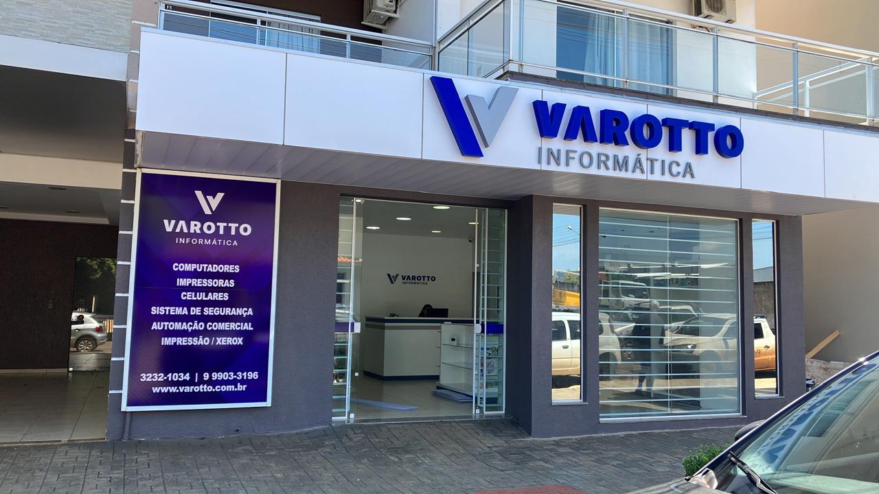 Fachada da loja Varotto Informática, no centro de Guaraniaçu